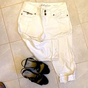 White capri jeans